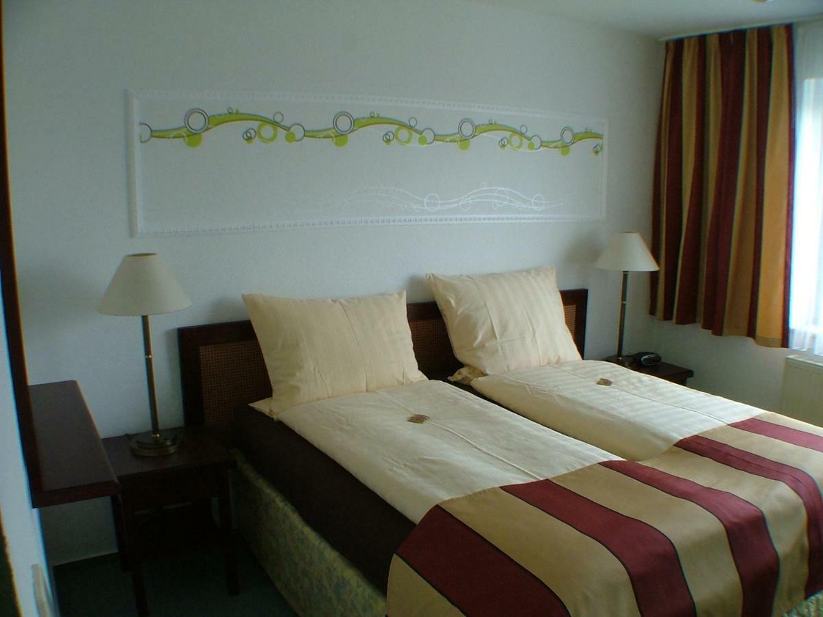 Hotel Garni Pension Zur Lutherstadt Лютерштадт-Айслебен Екстер'єр фото