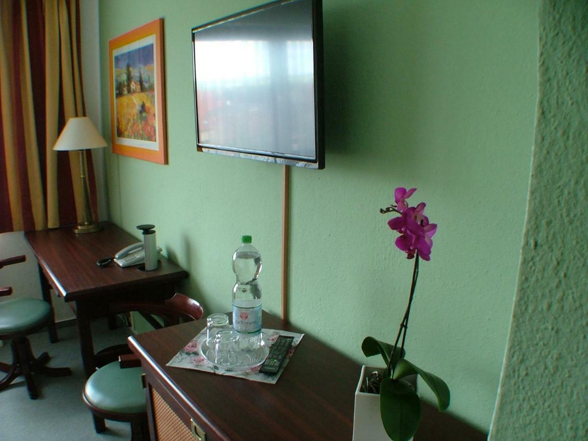Hotel Garni Pension Zur Lutherstadt Лютерштадт-Айслебен Екстер'єр фото