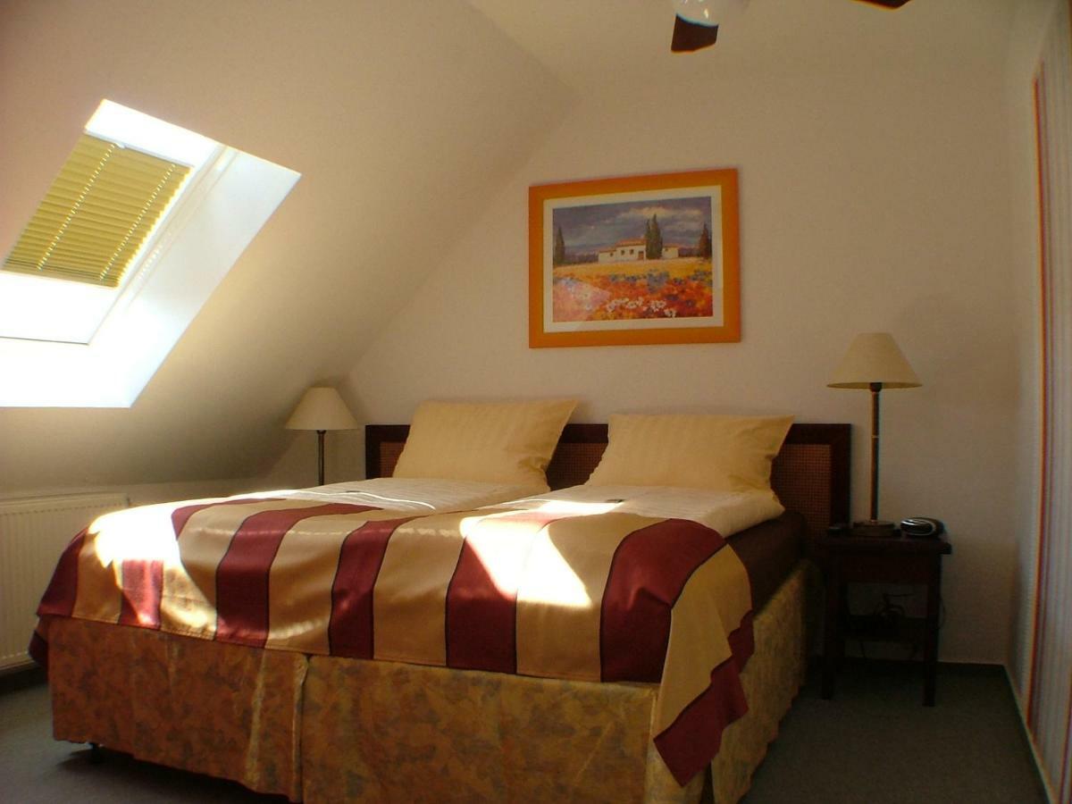 Hotel Garni Pension Zur Lutherstadt Лютерштадт-Айслебен Екстер'єр фото